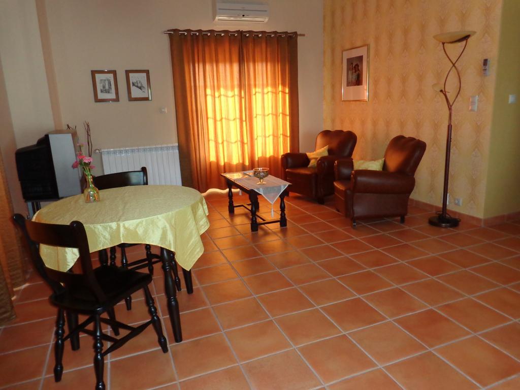 Casa Das Estevas Bed & Breakfast Foz do Cobrao Room photo